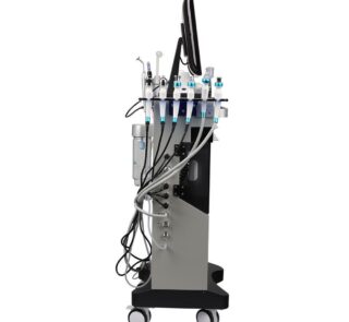 st une technologie brevetée basée sur trois piliers : le nettoyage par aspiration des pores, l'exfoliation de la peau puis l'infusion d'actifs puissants tels que des antioxydants, des peptides et de l'acide hyaluronique qui hydratent, éclaircissent, repulpent et protègent le visage.