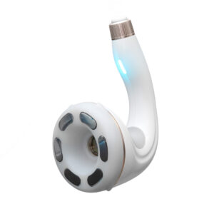 La tête de radiofréquence multipolaire avec fonction d'aspiration utilise des ondes à haute fréquence pour générer une chaleur contrôlée dans les couches profondes de la peau. L'augmentation de température provoque la contraction des fibres de collagène existantes et stimule les fibroblastes pour produire du collagène et de l'élastine. Ceci améliore l'élasticité, la fermeté et la densité de la peau. L'aspiration simultanée agit comme un massage mécanique, favorise la microcirculation, soutient le drainage lymphatique et contribue à la réduction de la cellulite et des amas graisseux localisés. APPLICATION : Améliore la fermeté de la peau, lisse les rides, raffermit et améliore le grain de peau, réduit la cellulite, favorise la circulation sanguine et redessine les contours du corps. DURÉE DU TRAITEMENT : 15 à 60 minutes NOMBRE DE SÉANCES NÉCESSAIRES POUR L'EFFET FINAL : Généralement 6 à 8 séances PAUSE RECOMMANDÉE ENTRE LES SÉRIES : 3 à 7 jours