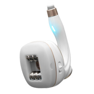 La tête de massage par aspiration est équipée de rouleaux mécaniques qui aspirent et massent délicatement la peau, créant ainsi un pli cutané contrôlé. Le mouvement de roulement, unilatéral ou alterné, stimule les tissus à différentes profondeurs, favorisant la microcirculation, le drainage lymphatique et le raffermissement de la peau. APPLICATION : Réduction de la cellulite, amélioration de la fermeté et de l'élasticité de la peau, stimulation de la microcirculation et du drainage lymphatique, soutien du métabolisme cellulaire et de l'oxygénation des tissus. DURÉE DU TRAITEMENT : 30 à 60 minutes NOMBRE DE SÉANCES NÉCESSAIRES POUR L'EFFET FINAL : Généralement 8 à 10 séances PAUSE RECOMMANDÉE ENTRE LES SÉRIES : 3 à 7 jours